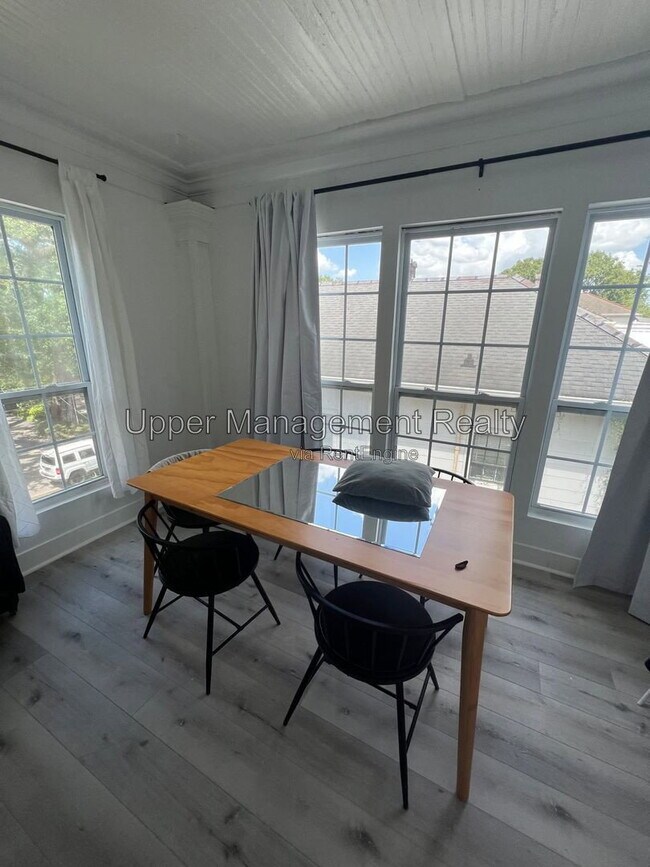 Foto del edificio - 7429 Hampson St