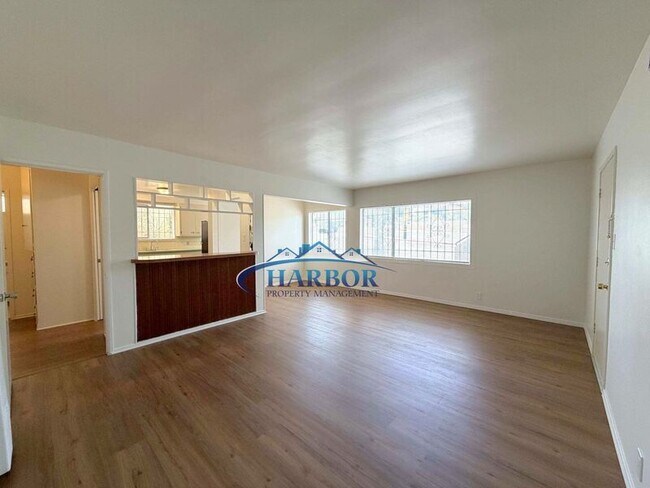 Building Photo - 5642 Angeles Vista Blvd