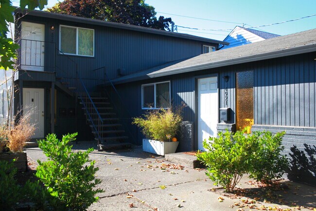 Photo - 4925 SE 71st Ave Apartments