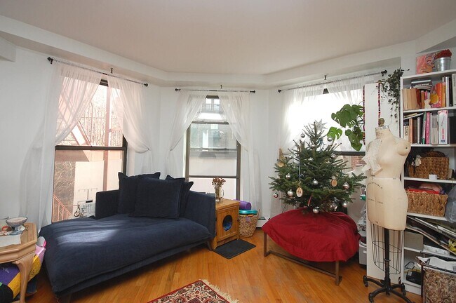 Foto del edificio - 723 Washington St
