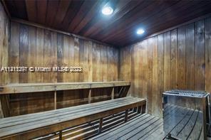 Building Photo - 4101 Pine Tree Dr
