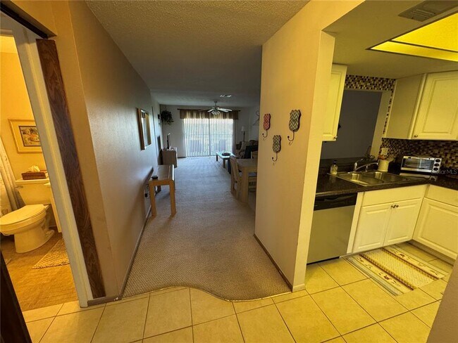 Foto del edificio - 365 3 Lakes Ln