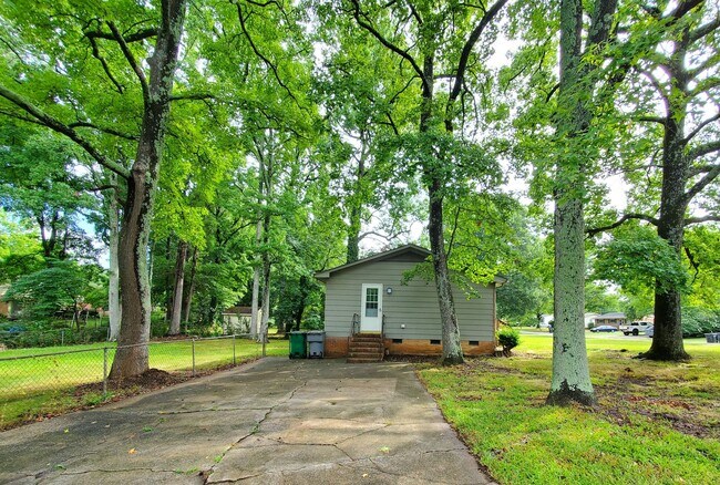 Building Photo - Rental Homes Available For Rent in Charlot...