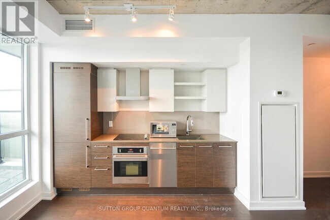 Photo du bâtiment - 1030 King St W