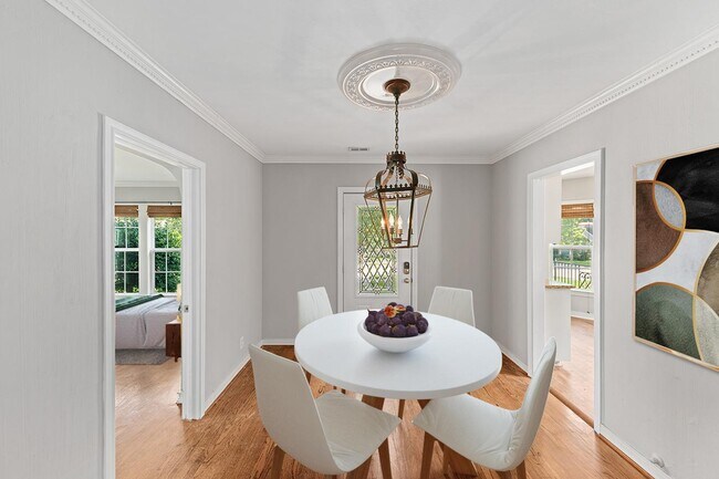 Foto del edificio - North Oak Cliff home with pool, spa & back...