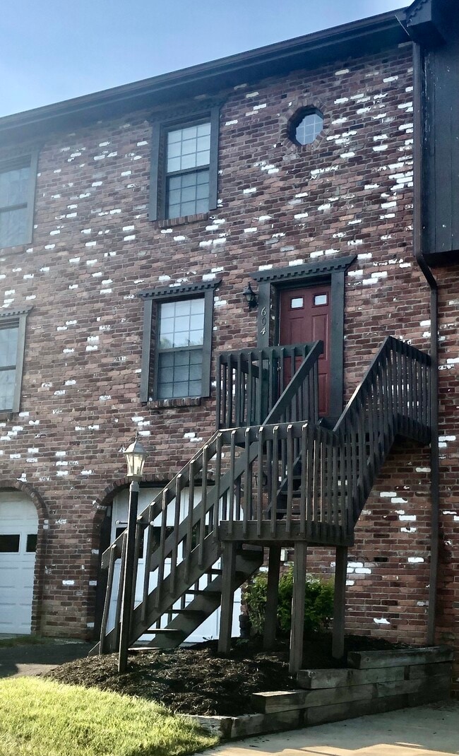 Building Photo - 604 Sunset Cir