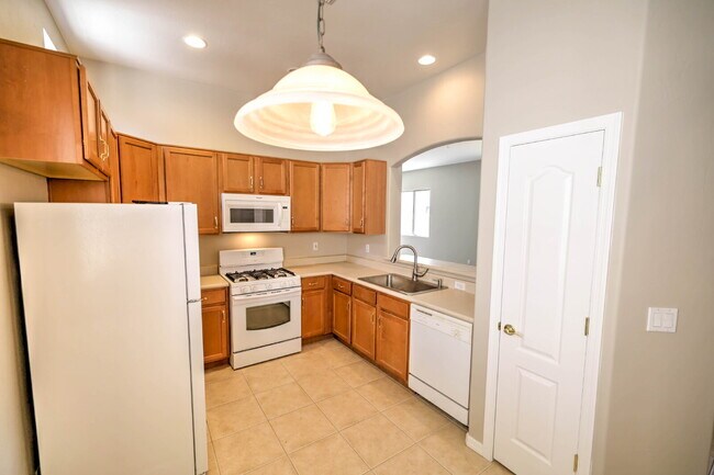 Foto del edificio - "Charming 2-Bedroom Oasis with Scenic View...