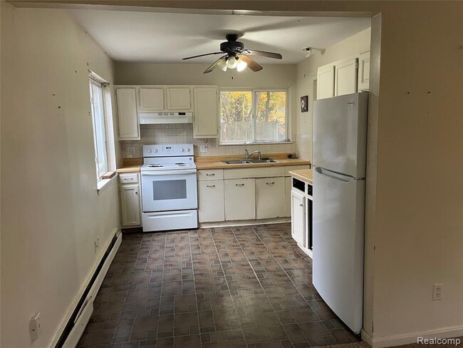 Building Photo - 6482 Riverdale Rd