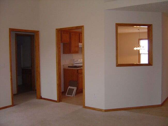 Foto del edificio - 802 E Waterford Blvd