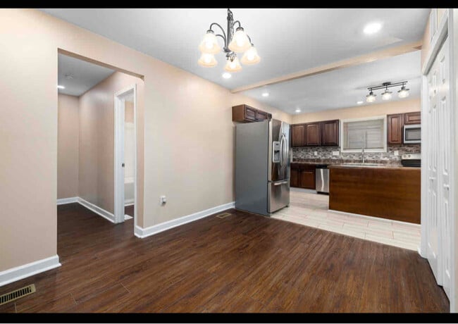 Photo - 1008 E Club Blvd House