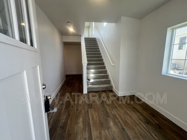 Foto del edificio - 9742 N Aaron Ave