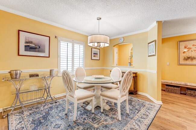 Building Photo - ** PARK SHORE ** 2 BED / 2 BATH - CONDO - ...