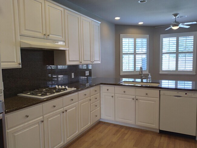 Foto del edificio - 553 W Fallbrook Ave