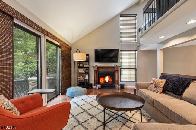 Foto del edificio - 240 Arrowood Way