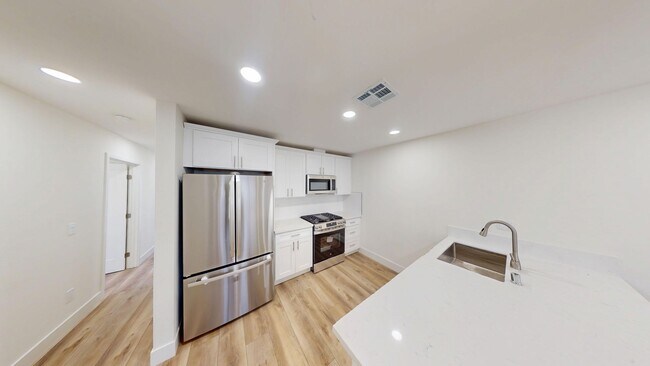 Foto del edificio - 6255-6257 Stewart St.