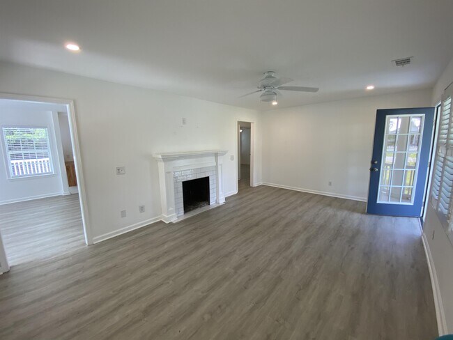Building Photo - 37 Noble Glen Dr