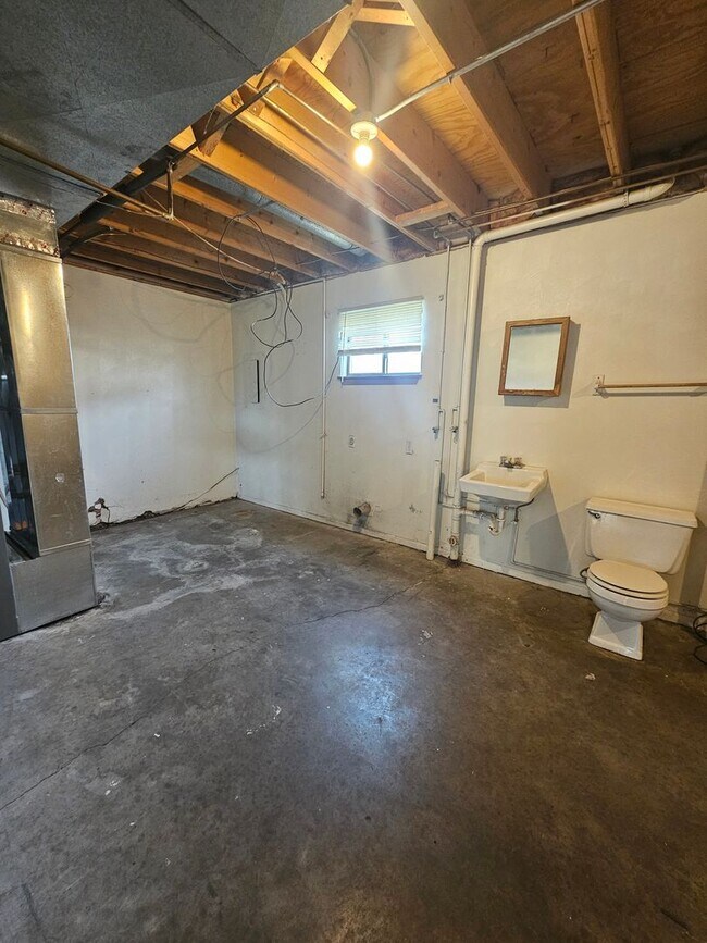 Building Photo - 754-756 W 61st St.