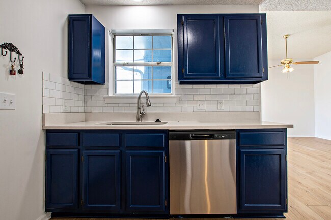 Foto del edificio - 1412 E 21st Terrace