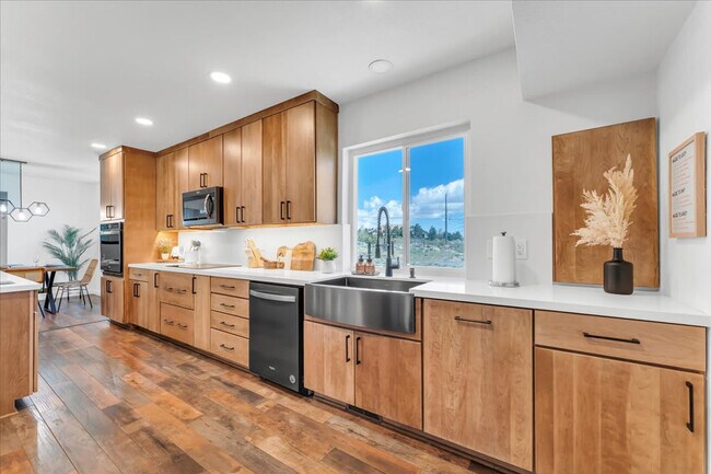 Foto del edificio - 5445 Tannerwood Dr