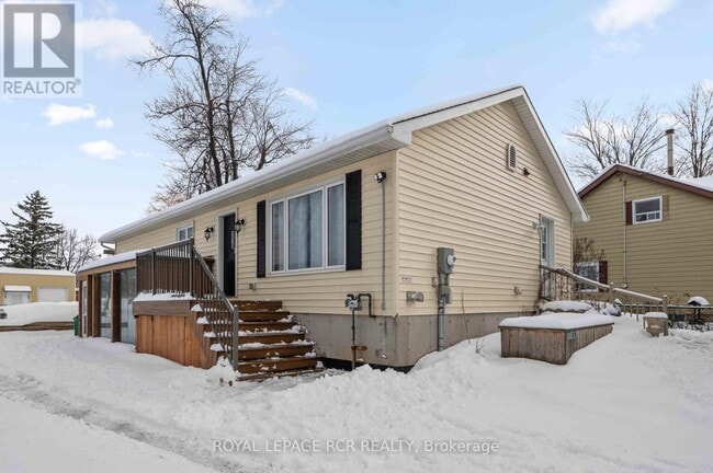 Building Photo - 18637 Hurontario St