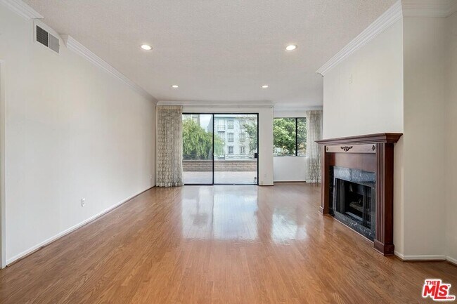 Foto del edificio - 1201 S Roxbury Dr