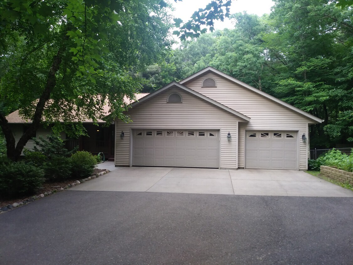 Primary Photo - 6137 Andrew Dr