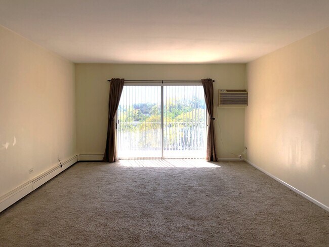 Building Photo - 1311 S Finley Rd
