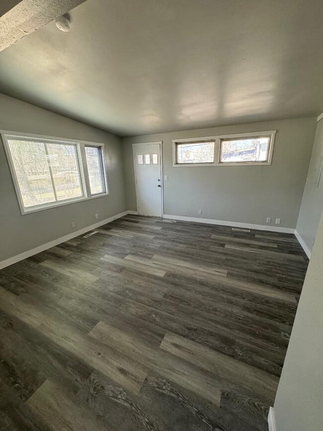 Building Photo - 647 Northborough Ln