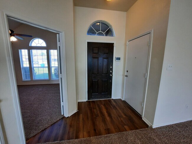 Foto del edificio - Available Now..   Absolutely Amazing property