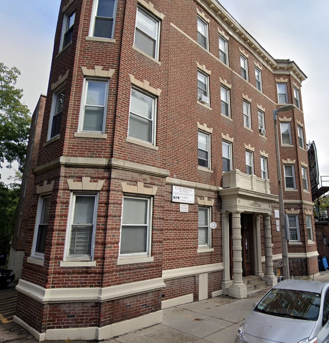 Building Photo - 126 Warren St