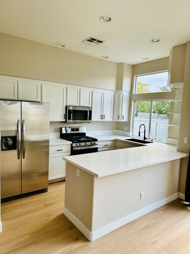 Foto del edificio - 11930 Cypress Canyon Rd