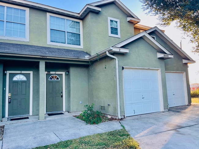 Building Photo - Move-In Special! 3-Bed, 2.5-Bath Townhouse...