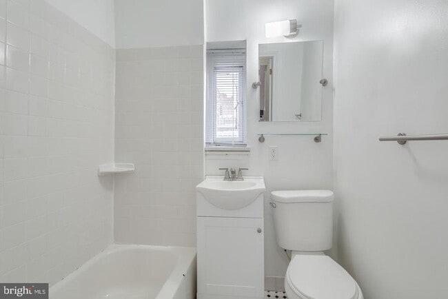 Building Photo - 331 S 18th St