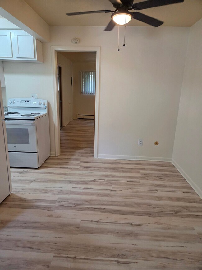 Foto del edificio - 2525 E Maple Rd
