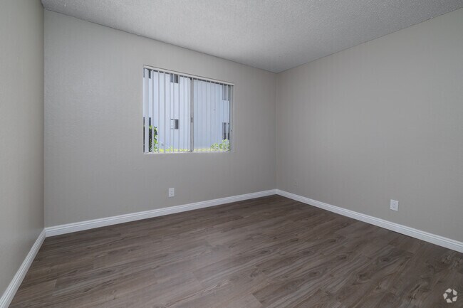 1 habitación, 1 baño - 635 pies cuadrados - Dormitorio - 1356 W Stoneridge Ct.