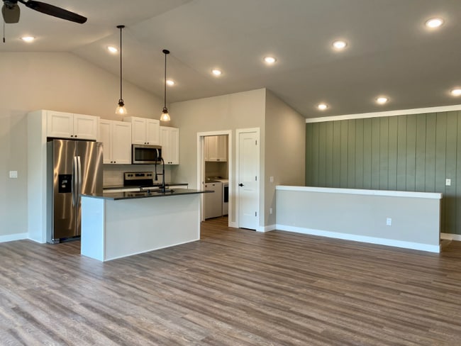 Building Photo - 110 Lake Rd