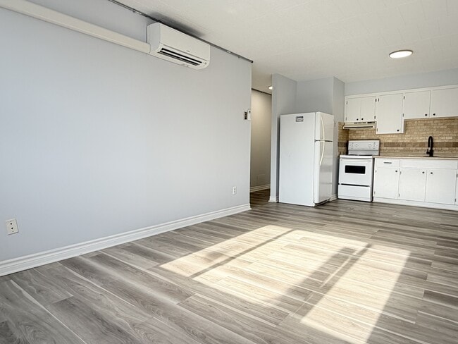 Building Photo - 360 Tecumseh Rd W