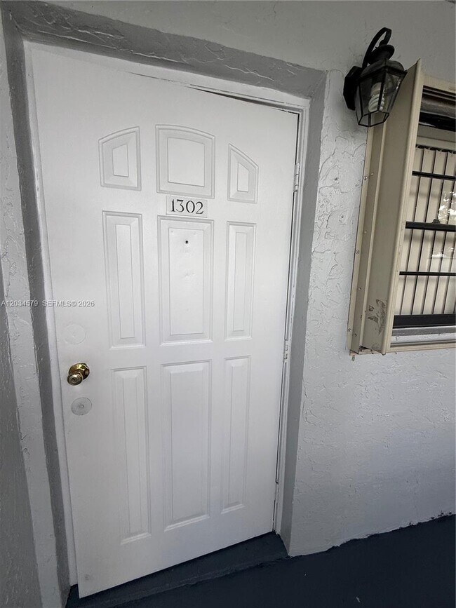 Foto del edificio - 18230 Mediterranean Blvd