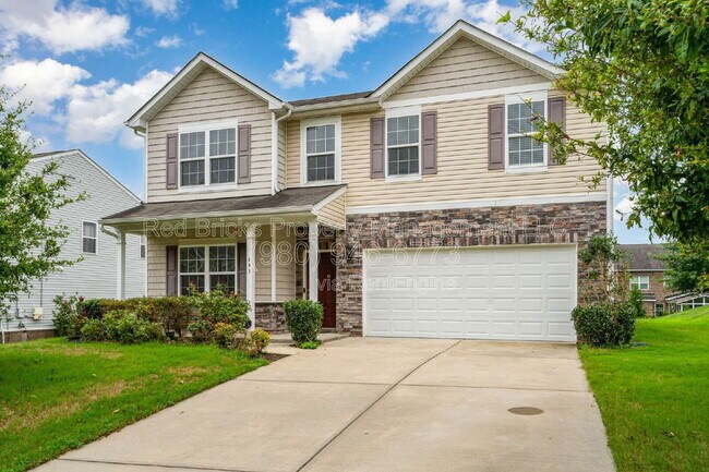 Foto del edificio - 493 Twelve Oaks Ln