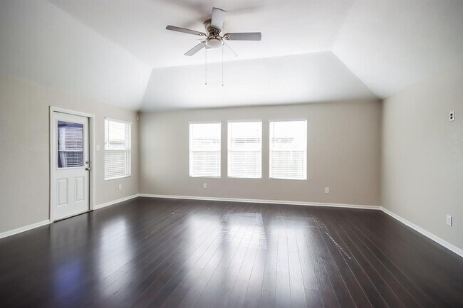 Building Photo - 2210 Razorbill Pl