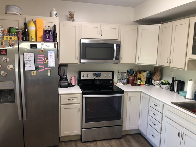 Kitchen - 9 Hudson Pl