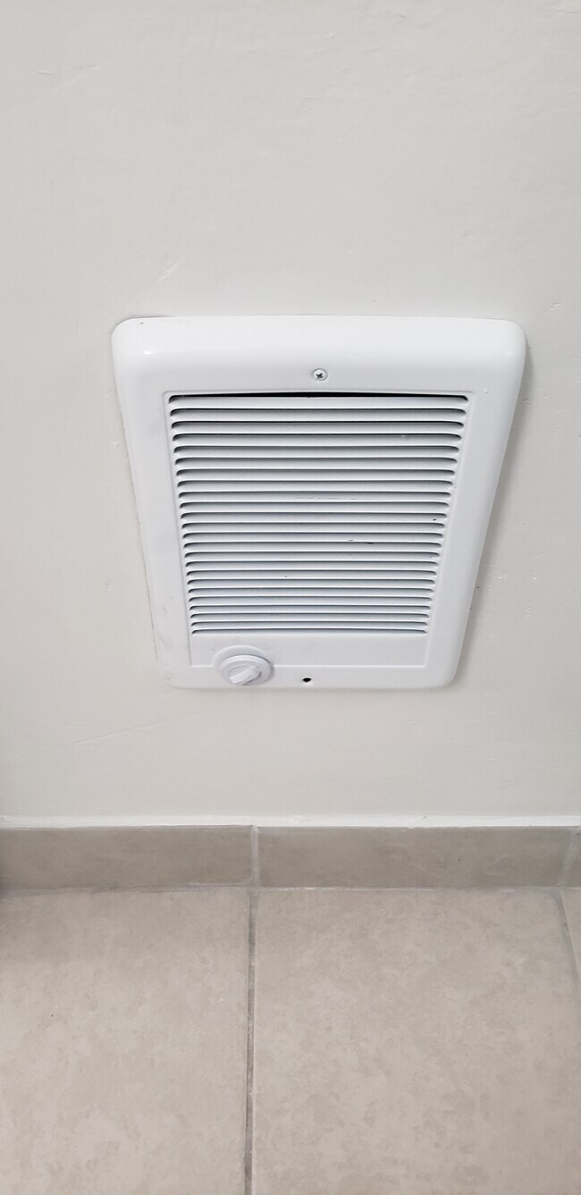 Building Photo - 457 W Windsor Rd