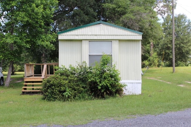 Building Photo - 3/2 singlewide in MH park in Greenwood, FL