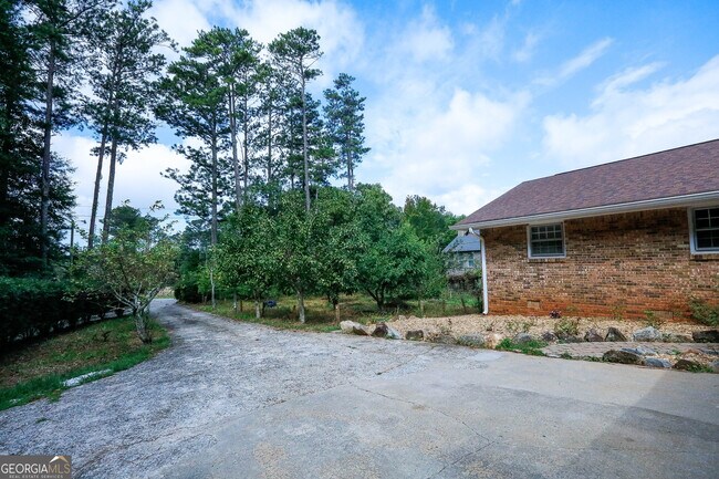 Foto del edificio - 2765 Collins Hill Rd