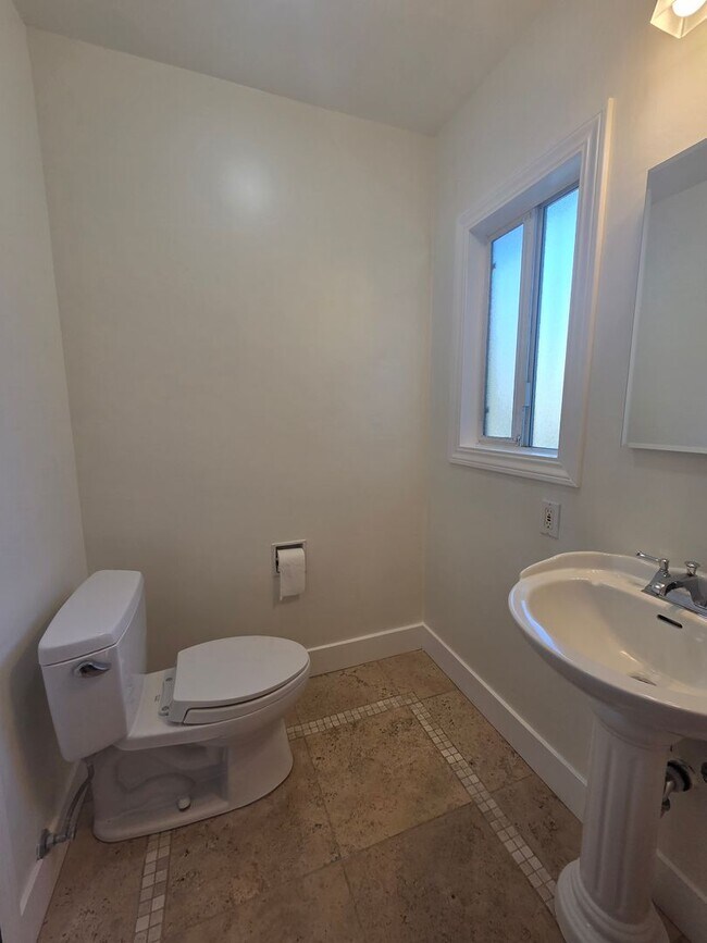 Foto del edificio - West Side Petaluma Gem- Beautiful 3 bedroom 2 bathroom