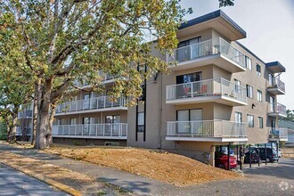 Building Photo - The Dunsmuir Royale Apartments