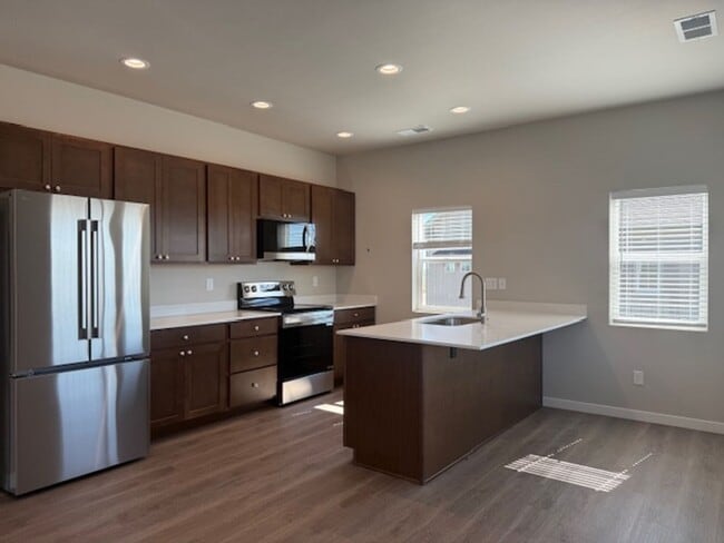 Building Photo - 1370 Howling Moon Wy