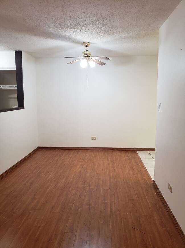 Building Photo - 510 Hill Dr