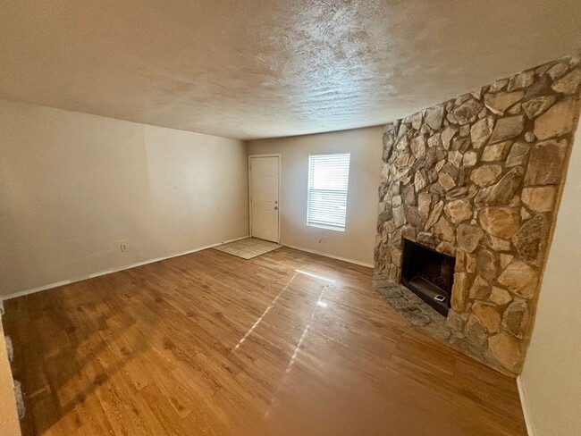 Building Photo - Cozy 2 Bedroom, 1.5 Bathroom in Norman