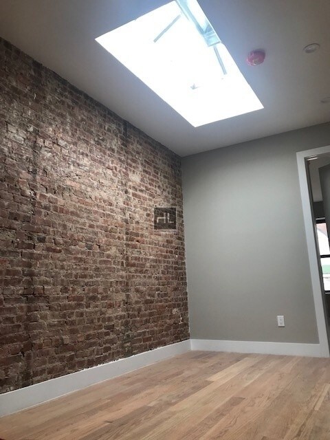 Foto del edificio - 1327 Flatbush Ave